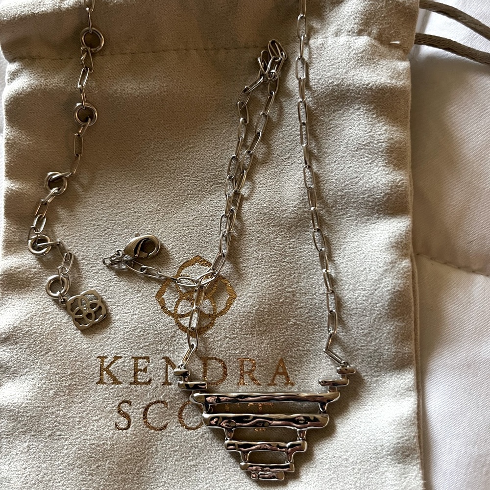 Kendra Scott Ryder necklace.